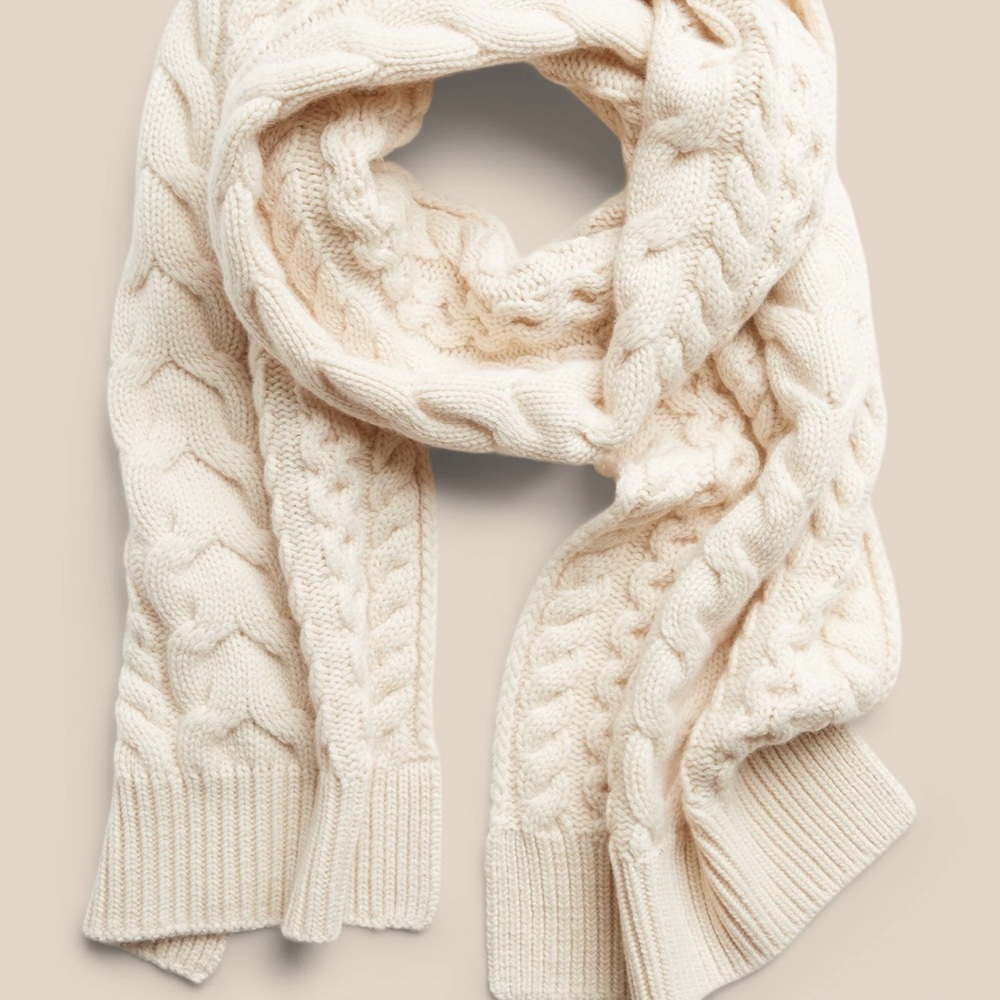 Cashmere Banana Républic large scarf câble knit new in original package cream